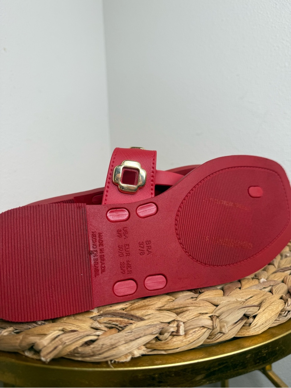 NWT Larroude’ Milan Jelly Grommet Thong Red Sandal Gold Buckle Logo Nordstrom - Picture 6 of 7